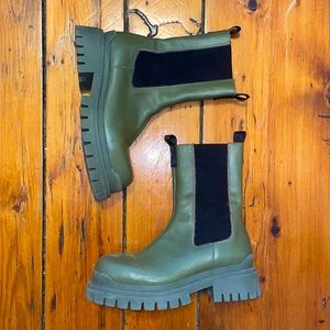 Barely Worn Topshop Chelsea Boots